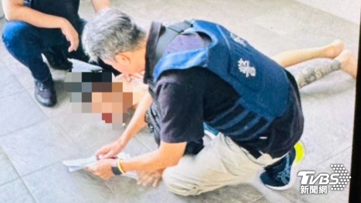 壓制上銬畫面曝!口罩男高雄被鎖定 「左腳有刺青」身分釐清中
