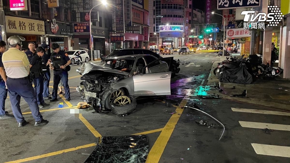 三重死亡車禍造成1死4傷。(圖/TVBS)