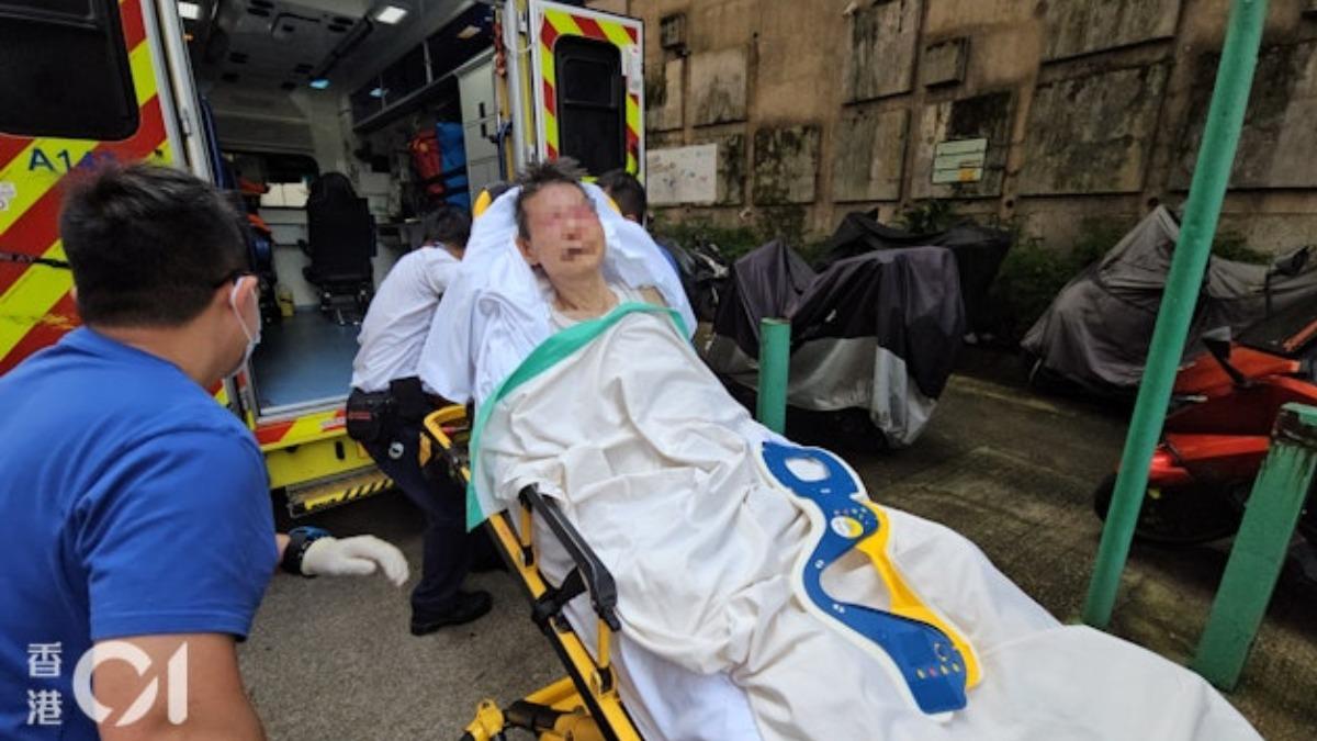 晾衣險墜樓!港77歲翁「倒吊窗外」喊救命 住戶嚇壞破門拉人