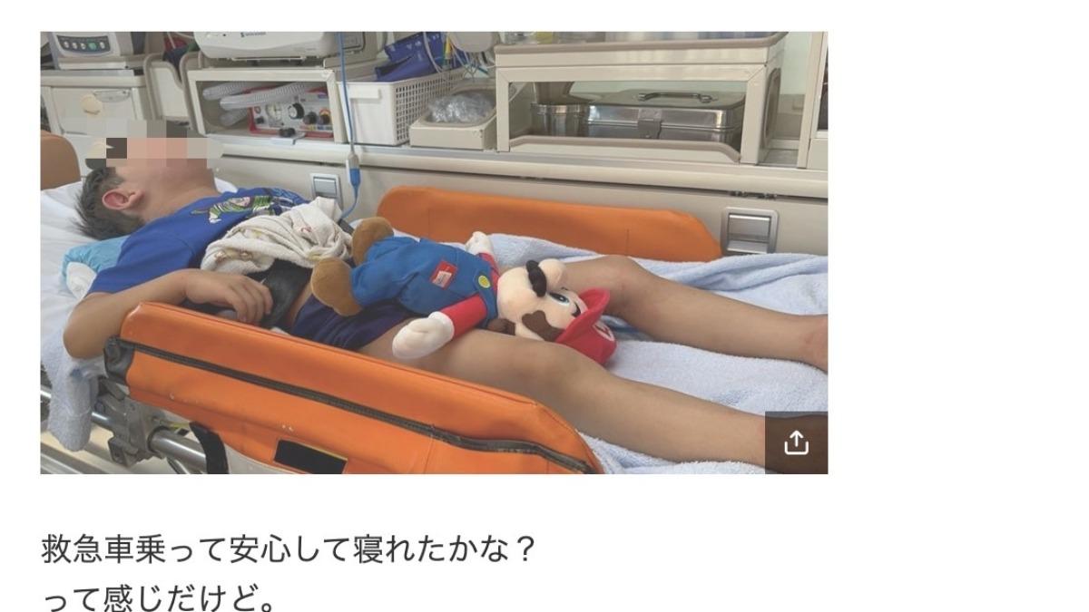 蒼井空在部落格PO出兒子躺床的痛苦畫面,挨轟「哪來的神經」。(圖/翻攝自蒼井空部落格)
