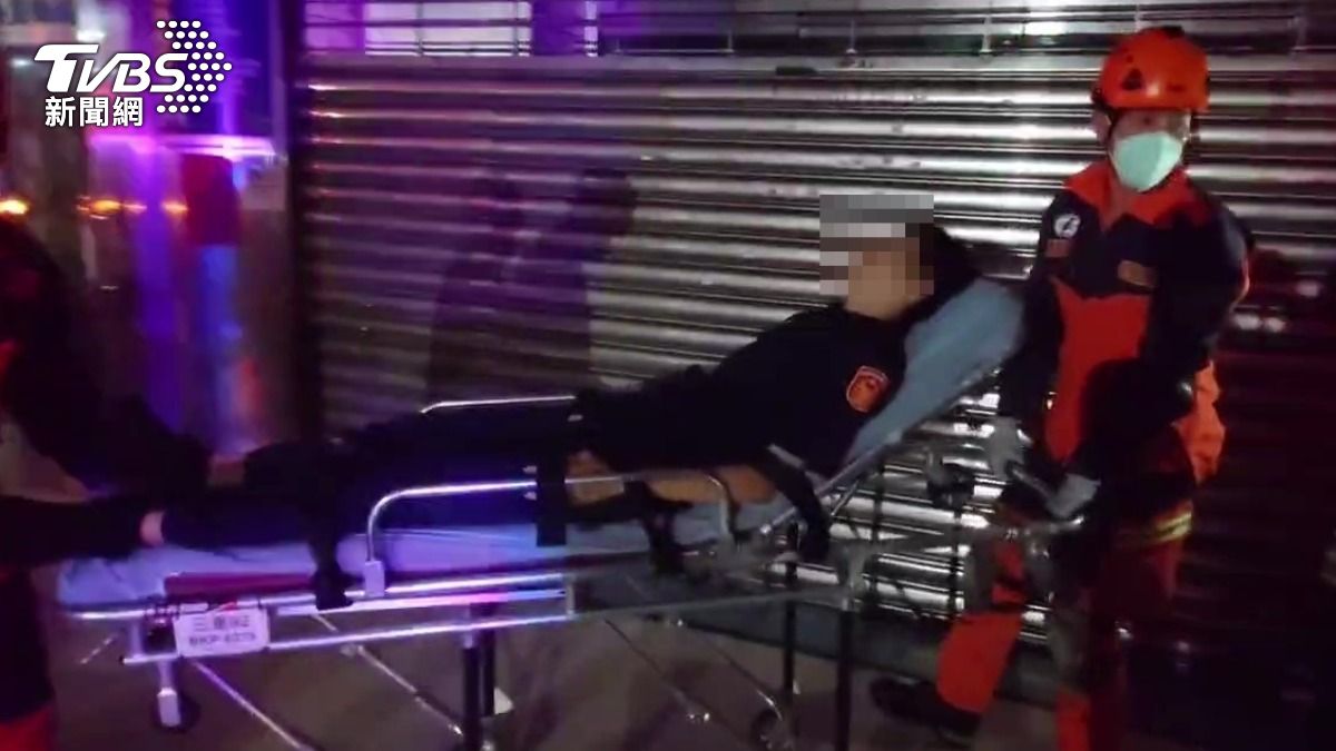 員警黃瑋震重傷身亡，周姓員警則是送醫治療。（圖／TVBS）