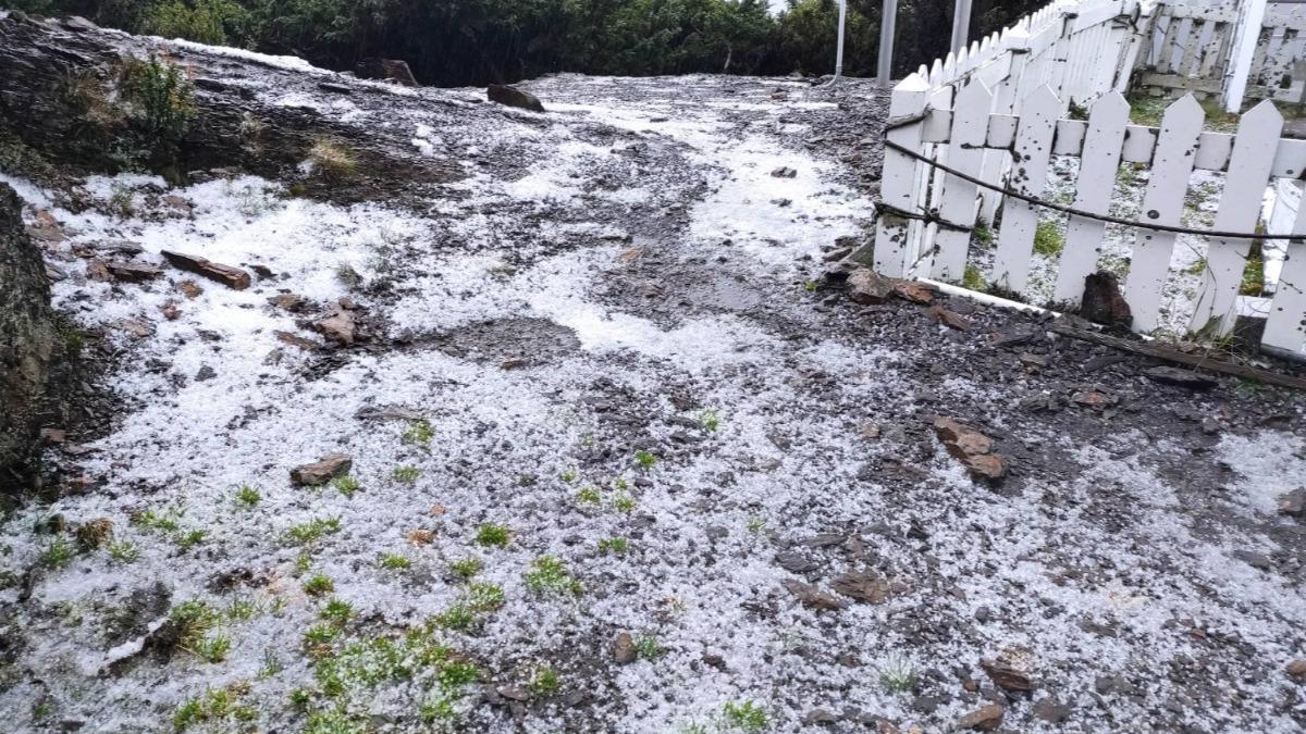 天氣/玉山3858m觀測站突降冰雹成仙境 氣象署解答成因