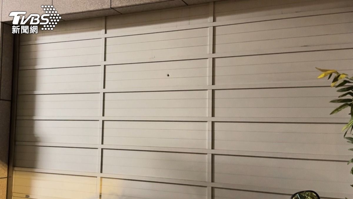 郭男開槍後前往警局自首,表示自己射錯人。(圖/TVBS)