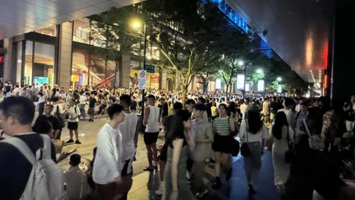 信義區香堤大道「深夜擠滿人!」現場驚人畫面曝 內行曝原因