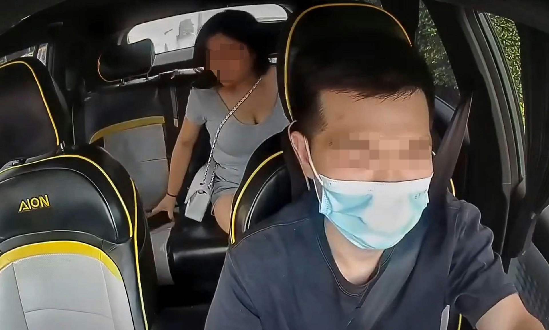 女子一上車就表現得相當豪邁。（圖／翻攝自微博）