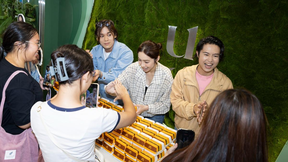 告五人行程滿檔，排除萬難擠一天留給哈瓜。（圖／相信音樂提供）