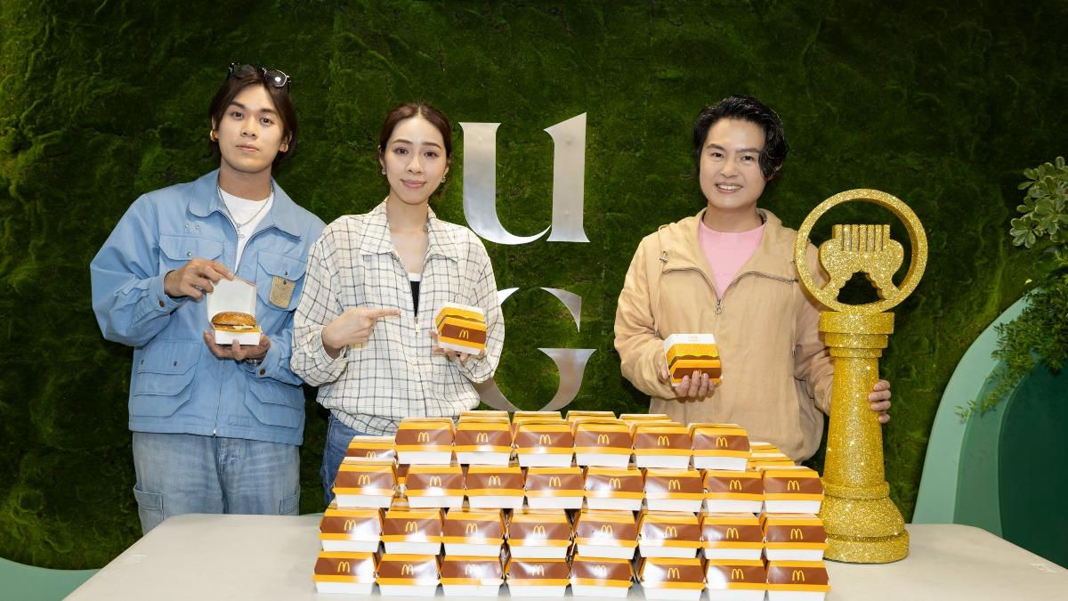 告五人驚喜現身，親手送歌迷，寵粉誠意親切無上限。（圖／相信音樂提供）