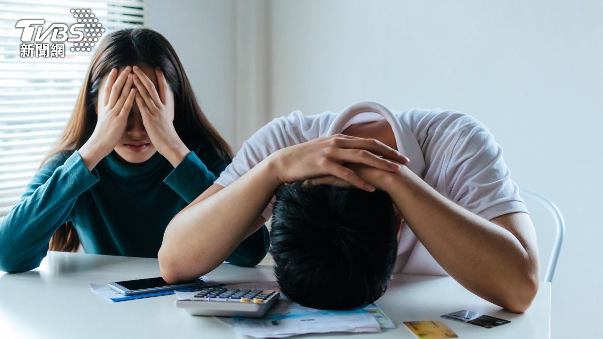 屬羊8月在投資理財要謹慎小心,可能會因錯誤選擇,導致財庫破損的狀況。(示意圖/shutterstock達志影像)