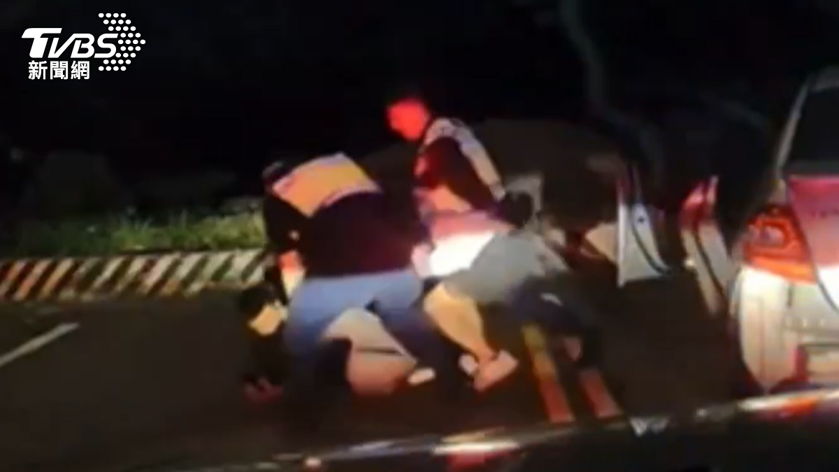 台東飛車追逐!2男持開山刀狂追賓士 鄰居嚇壞:怕有人開槍