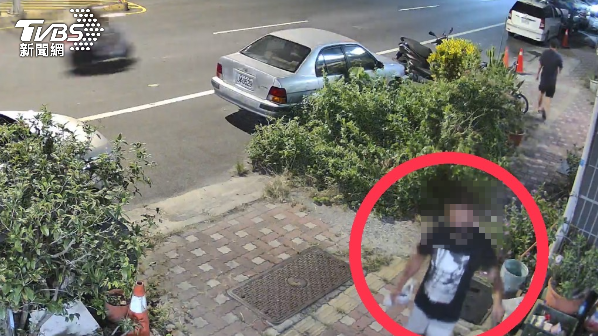 警方指出,雙方因債務糾紛,受害人遭車追撞並被使用開山刀威脅。(圖/TVBS)