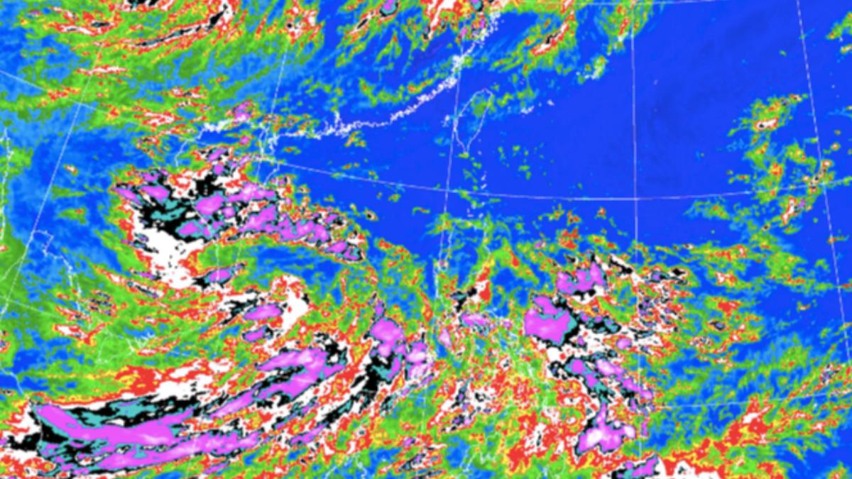 色調強化衛星雲圖顯示，目前南海到菲律賓東方海面一帶呈現一個大低壓帶。（圖／氣象署