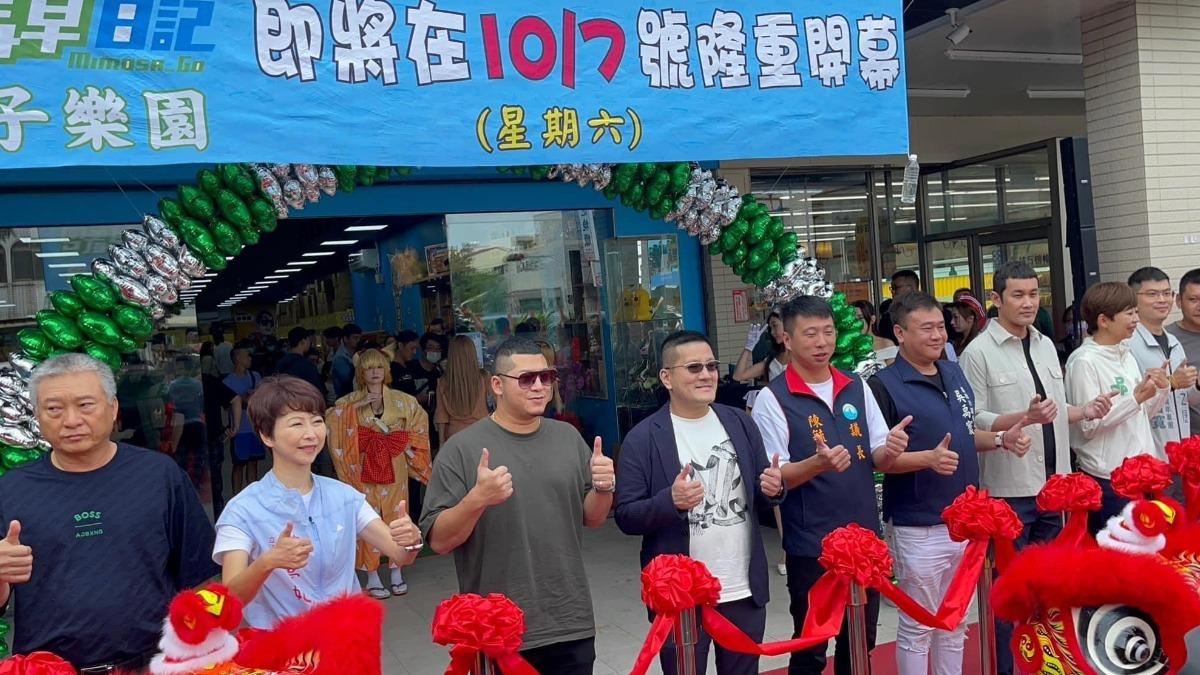 草爺去年10月才開第二間店。(圖/翻攝自含羞草日記臉書)