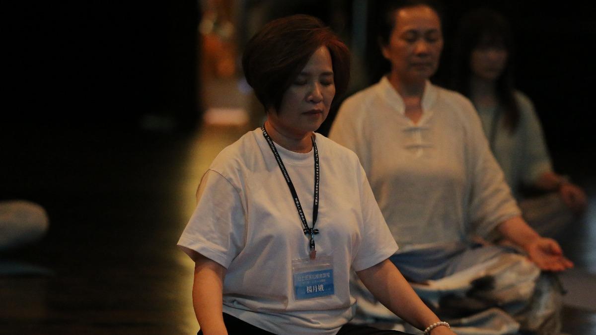 老母癱瘓、女兒血癌 名主持人「10年長照」累出病:沒有善待自己