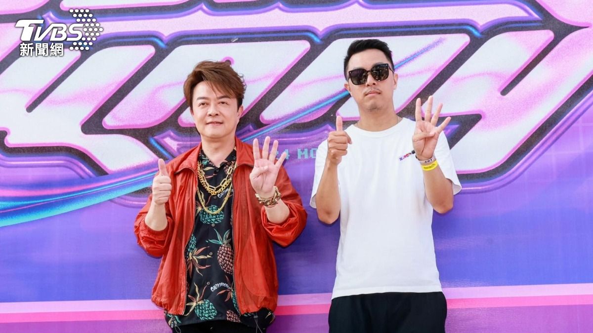 DJ Ken Lin和翁立友合作,將經典歌改編成電音版。(圖/趙世平攝)