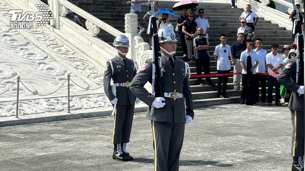 三軍儀隊撤出中正紀念堂!蔣萬安憂酷暑操演 軍方:耐熱完訓沒問題