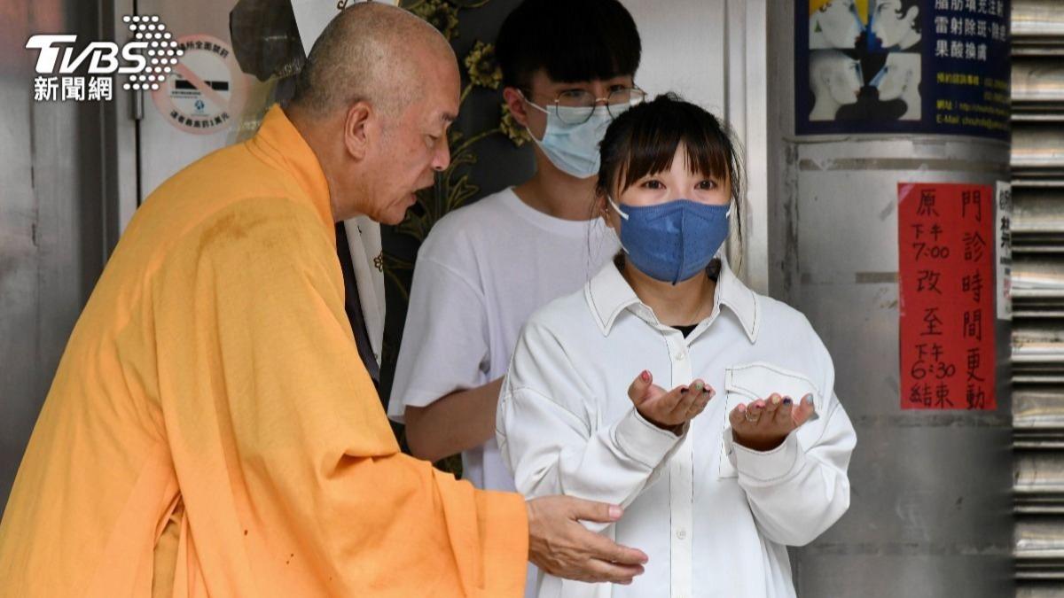 財經網美曬截圖！「捐10萬」助三重警遺孀　嘆：爛人害死好人