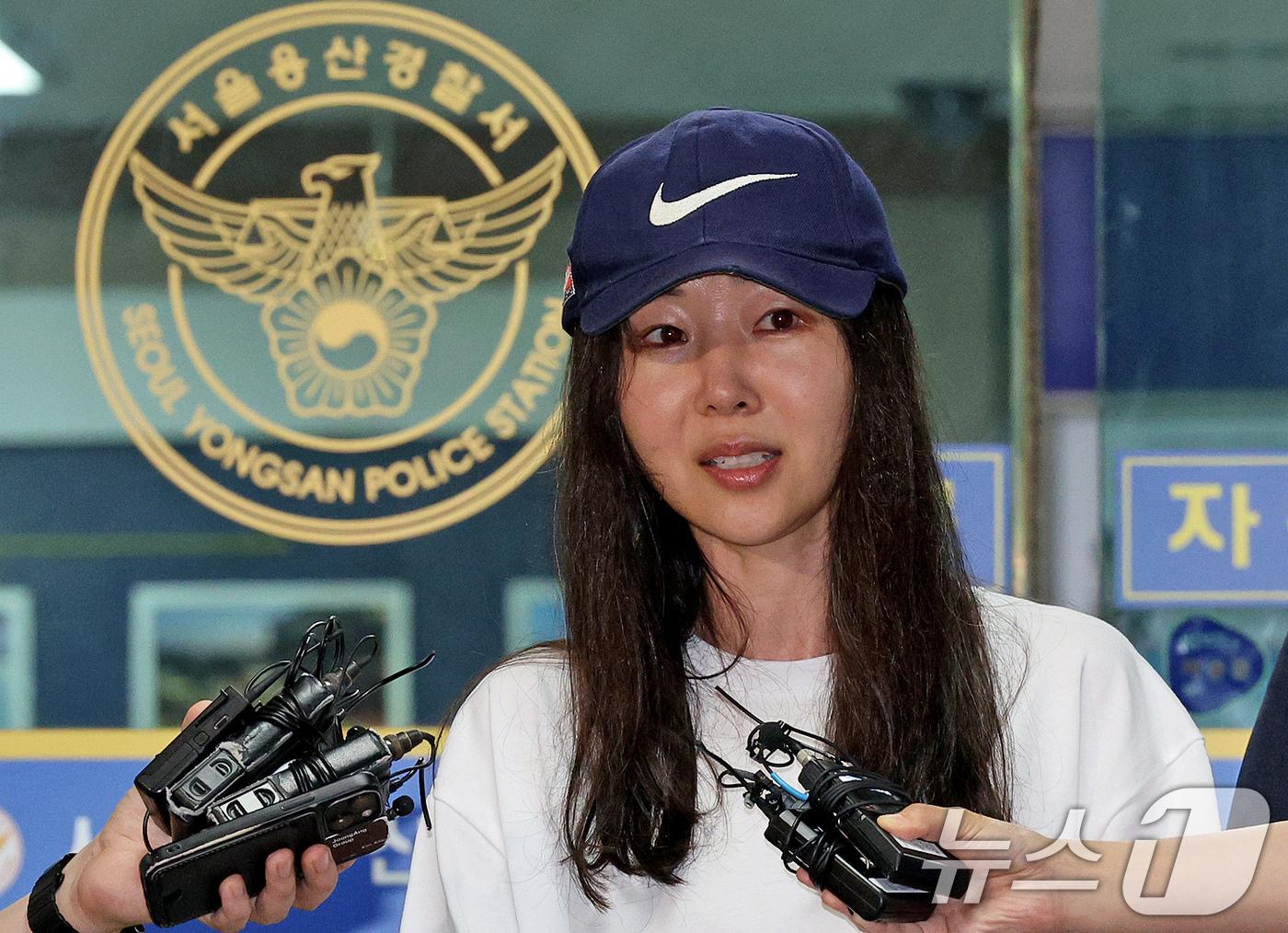 閔熙珍9日才前往首爾龍山警察局接受8個多小時的調查。(圖/news1提供)
