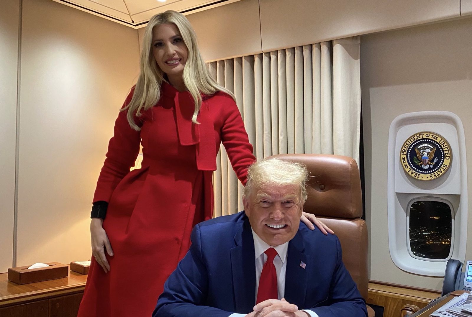 伊凡卡(左)堪稱川普的最美吸票機。(翻攝Ivanka Trump X)