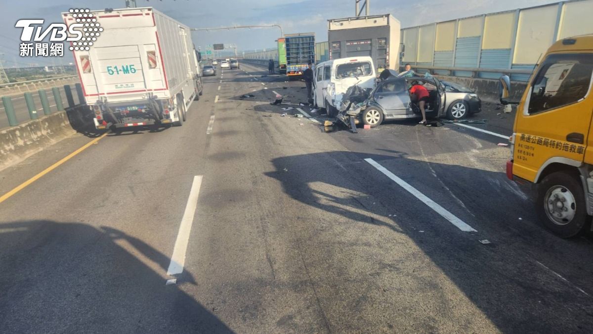昨才發生死亡車禍 國3和美段傍晚「4車連環撞」2人不治