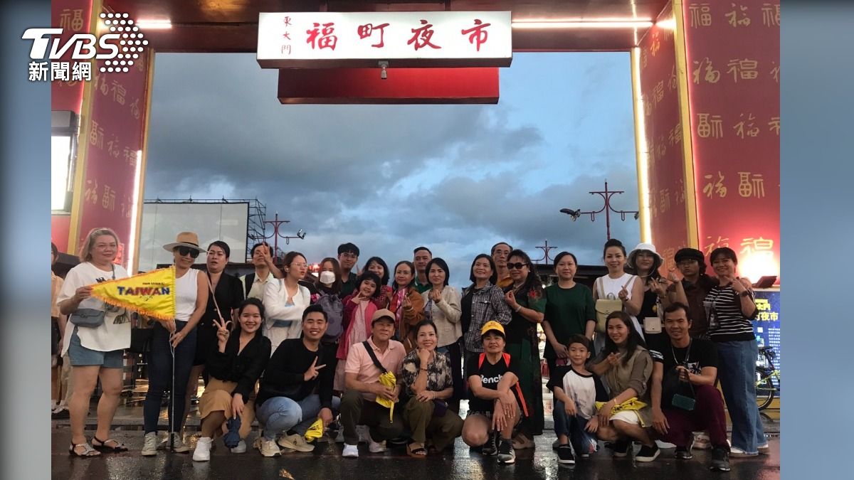 越南遊客在「福町夜市」體驗台灣美食、小吃與童玩