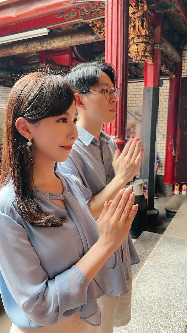 陳宥蓉和老公一起到新竹還願。(圖/三立提供)