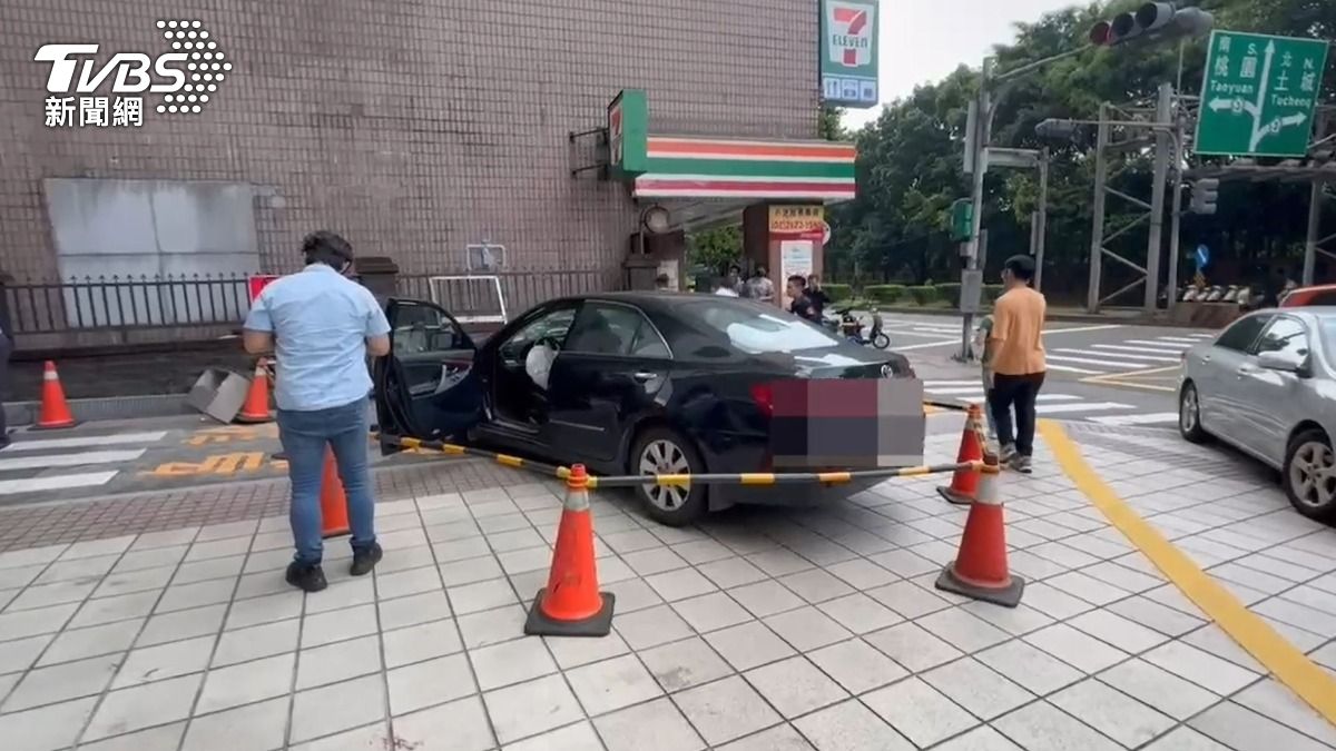 事發地點位於三峽恩主公醫院前。（圖／TVBS）