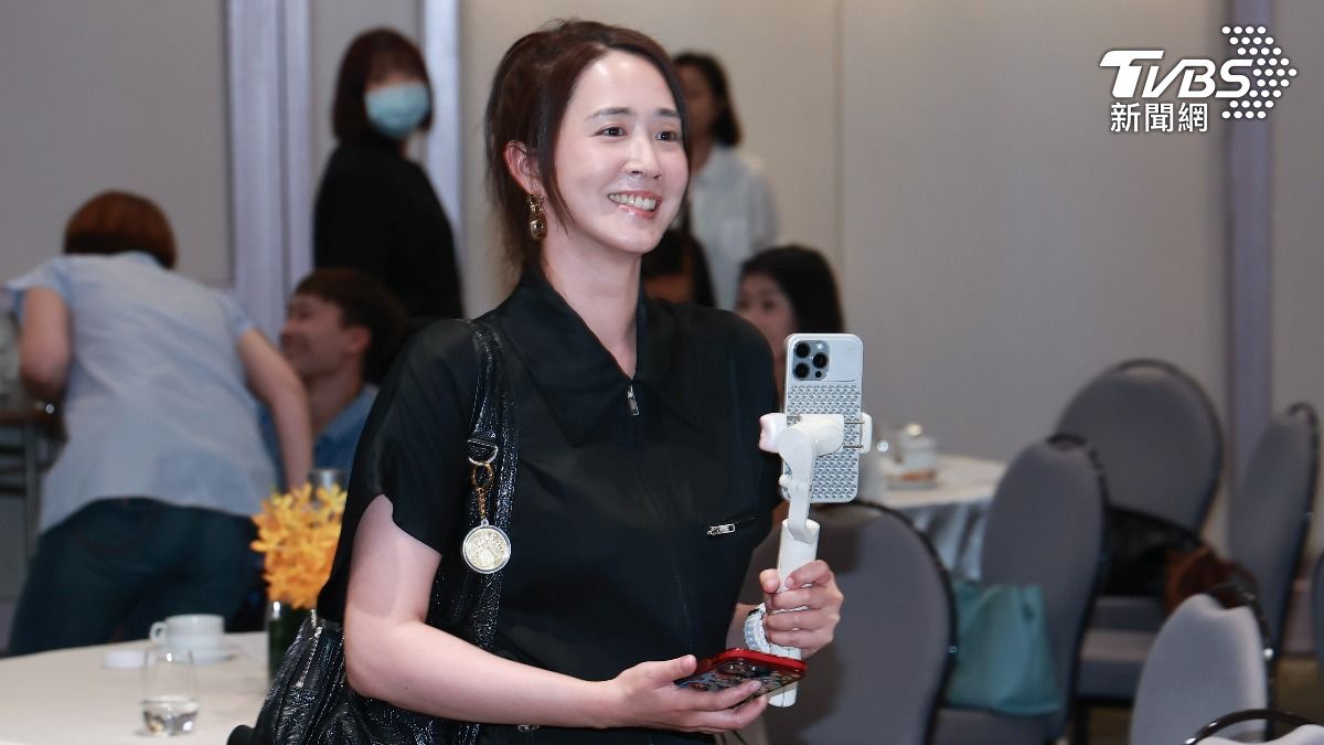 王妤嫻時常陪著陳曉東工作，幫他記錄大小事。（圖／TVBS資料照片）