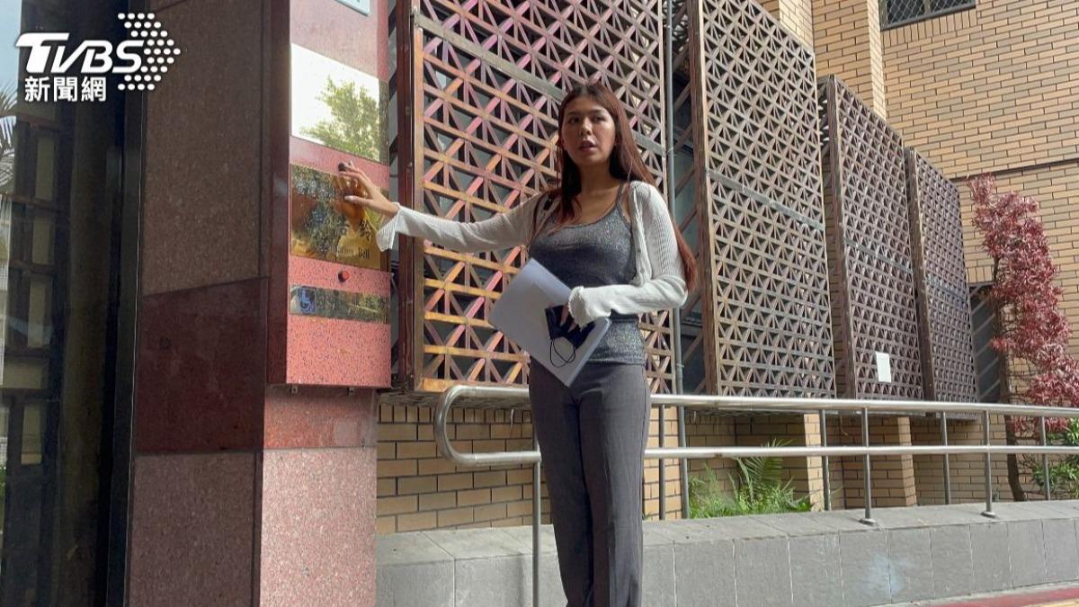 女歌手Rina蔡潔予北檢按鈴控告梁軒安涉嫌妨害性自主。(圖/潘千詩攝)