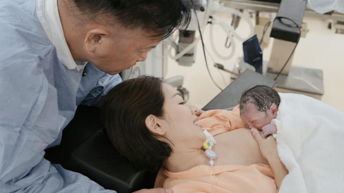 「選美皇后」劉伊心生了！嫁大24歲富豪尪產3寶　歷經12小時才卸貨