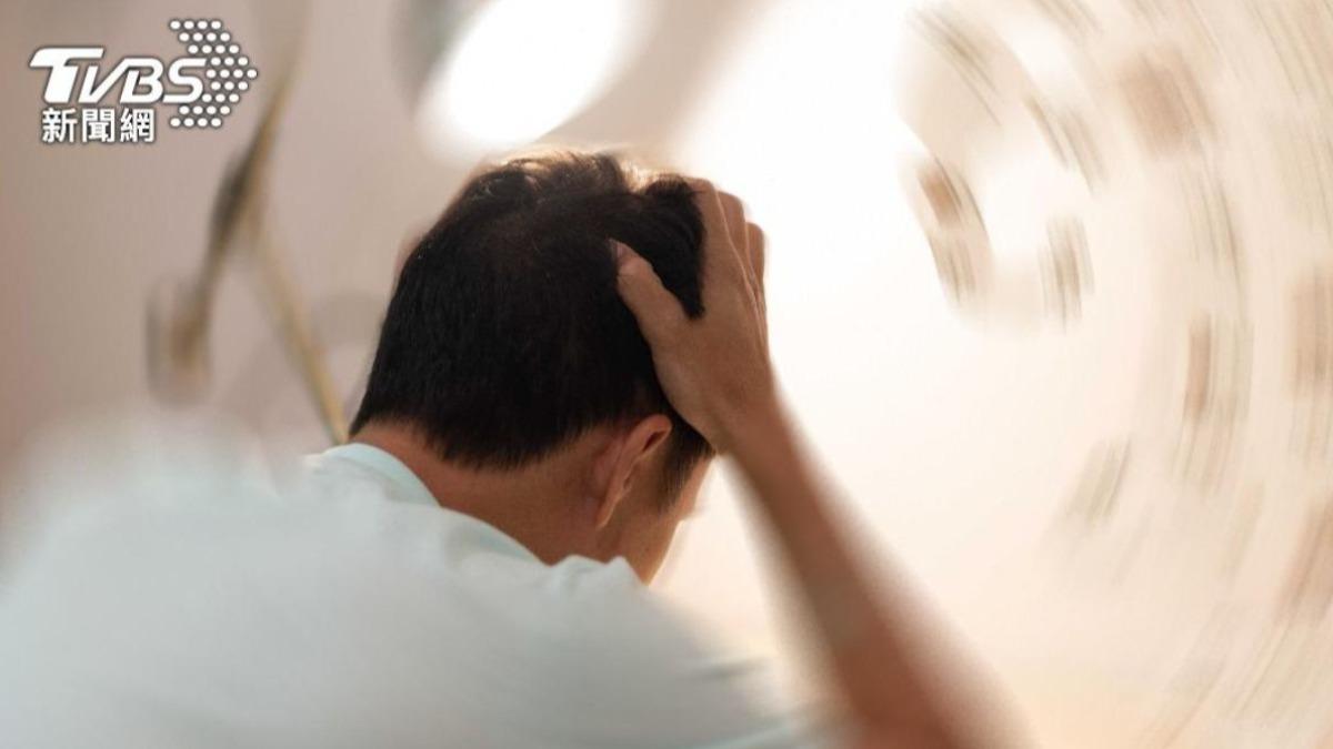 20歲男「年輕型腦中風」!2徵兆快檢查 3類食物增風險