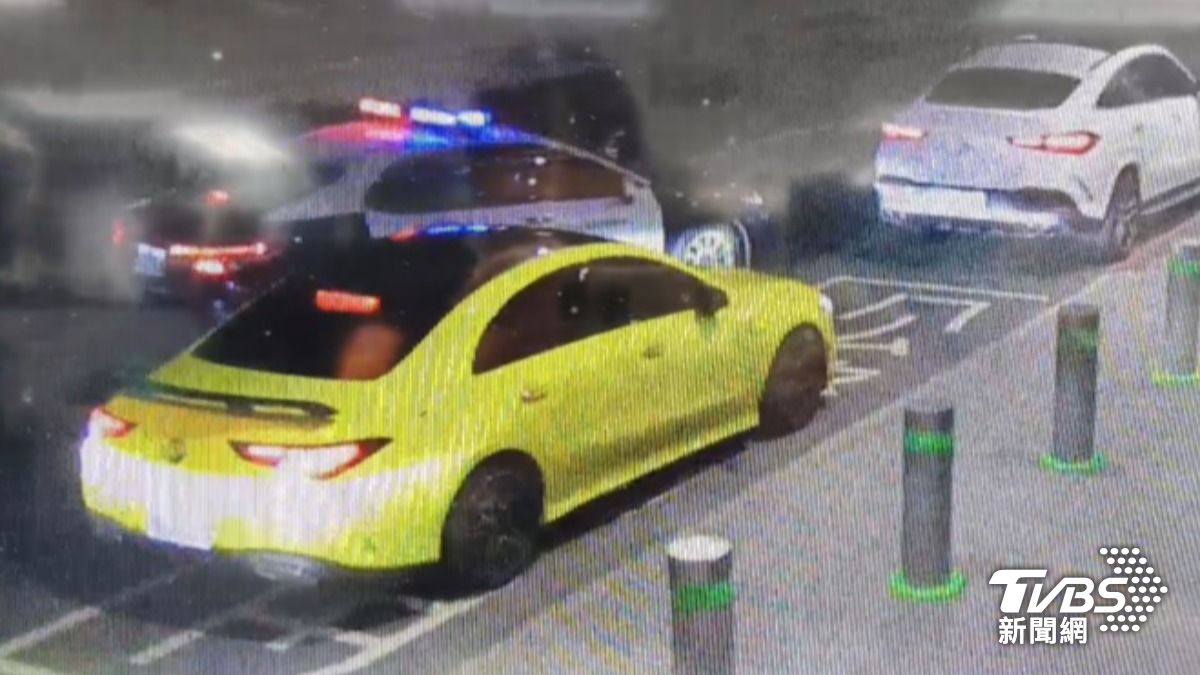 航警發現違停的可疑車輛。(圖/TVBS)