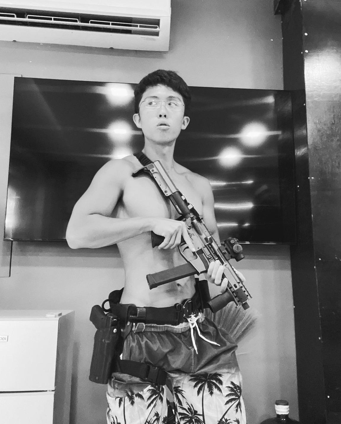 孫安佐是軍事迷。(圖/翻攝自孫安佐IG)