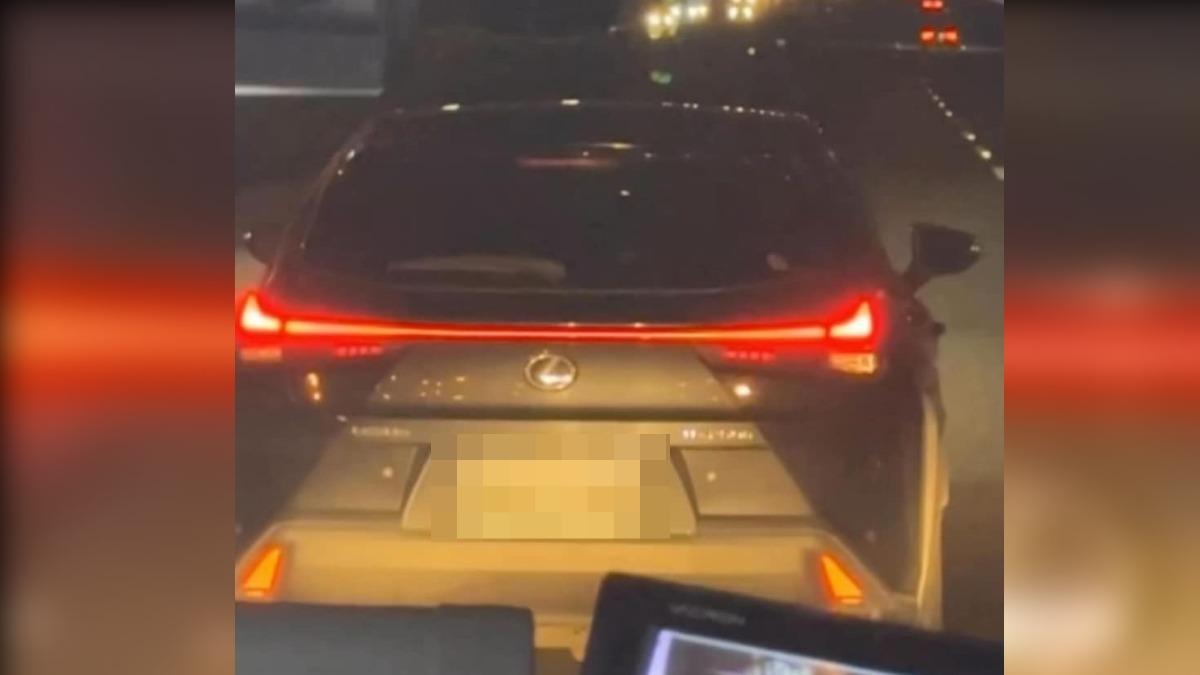 擋道車主不道歉!18歲癌末弟「靈堂發爐」超毛 哥嚇:香腳燒斷