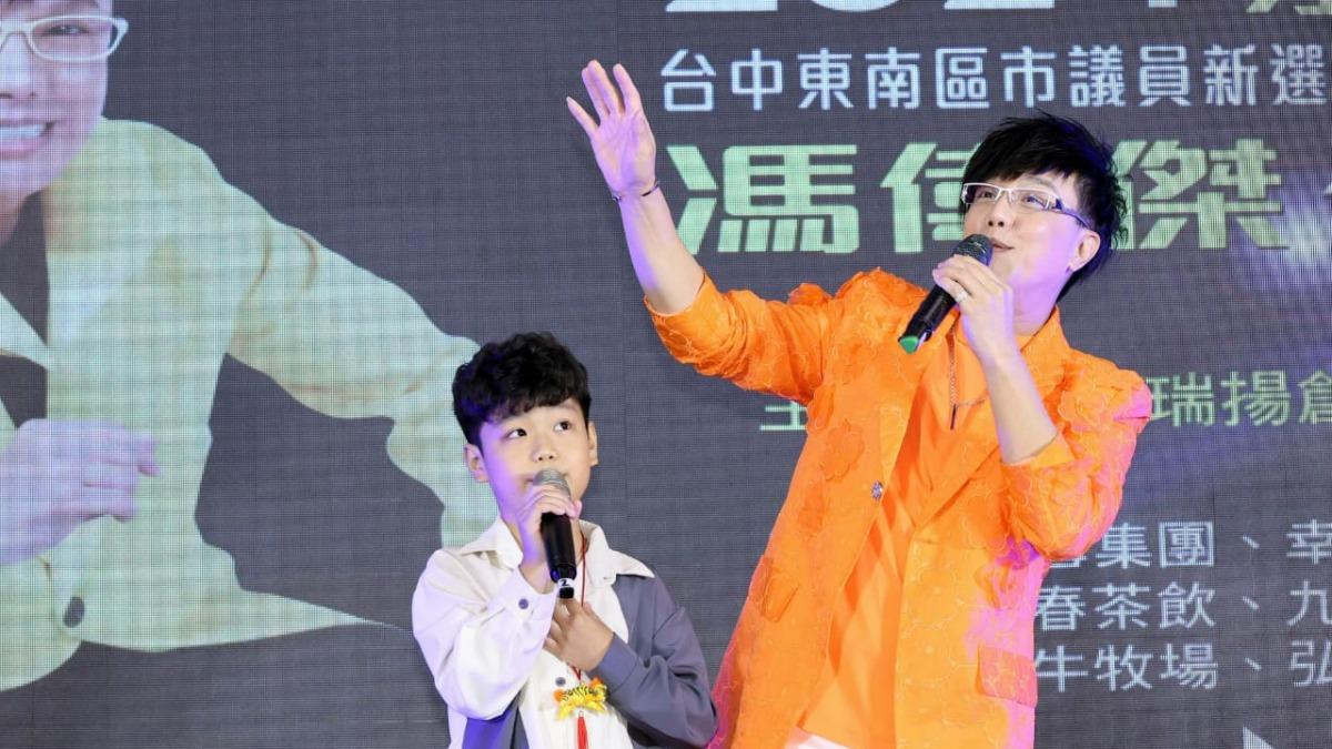 馮偉傑(右)邀《超級紅人榜》10歲神童吳珉碩,擔任此次演唱會嘉賓。(圖/瑞揚創意提供)