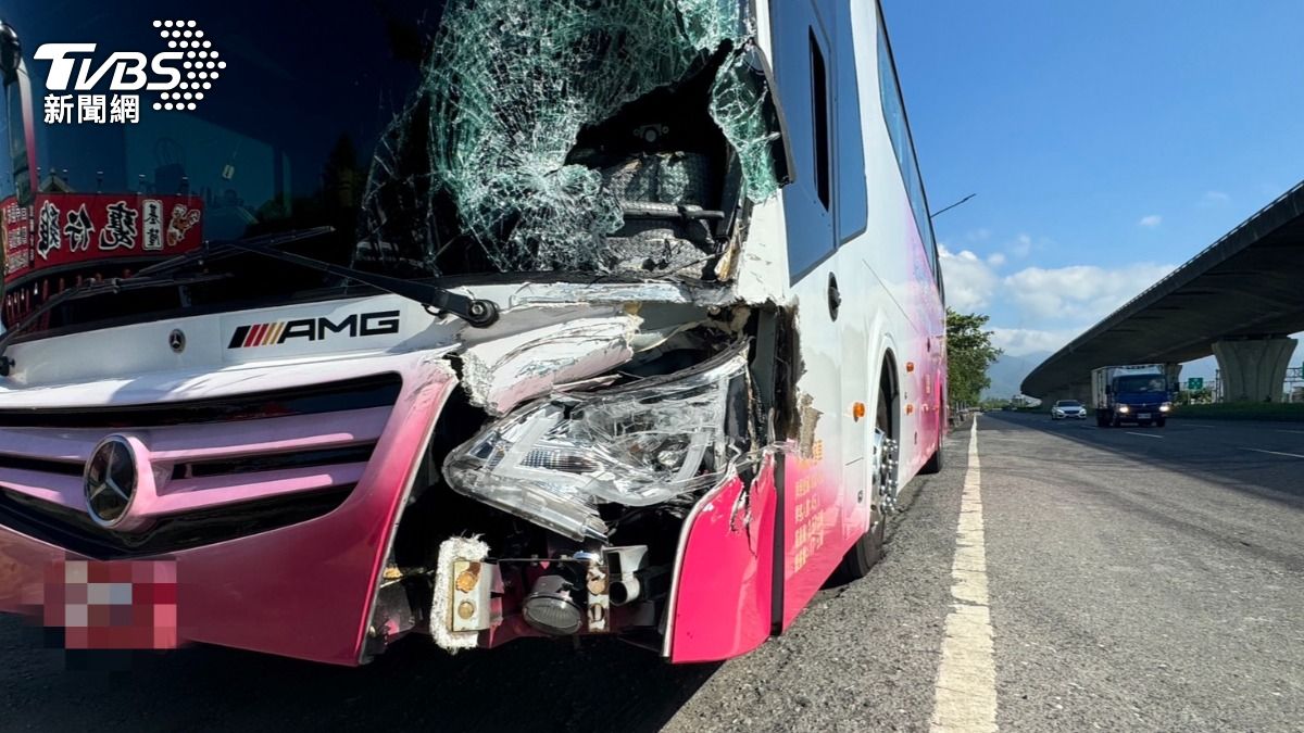 國5頭城段5車連環撞!遊覽車擋風玻璃碎裂 回堵2公里