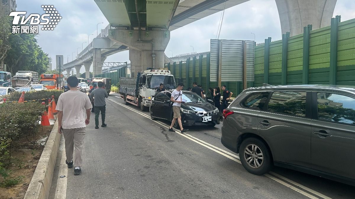 騙走老翁4500萬！林口警抓車手遭開車衝撞　連轟3槍逮人