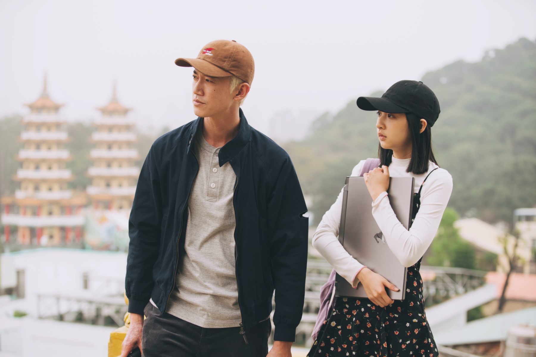吳慷仁和李沐在《塑膠花》最新集數中感情升溫。(圖/HamiVideo提供)