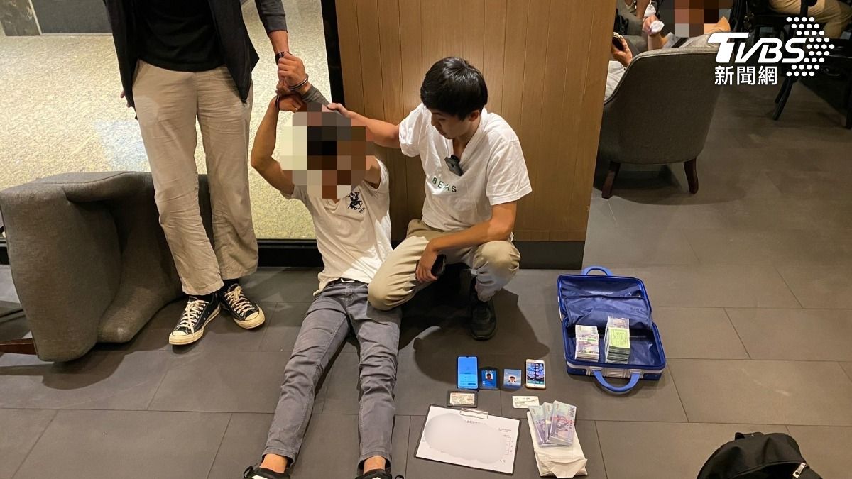 便衣警咖啡廳逮車手「遇激烈反抗」 民眾驚喊:快打110