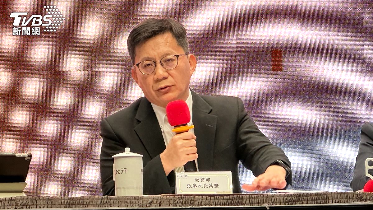張廖萬堅帶妻訪帛琉還搭公務車 藍委:民進黨是不是過太爽