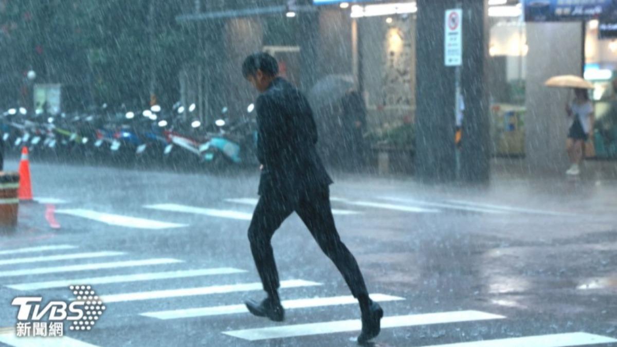 天氣/國家警報響了!大雷雨狂轟「8縣市大雨特報」 下到晚上