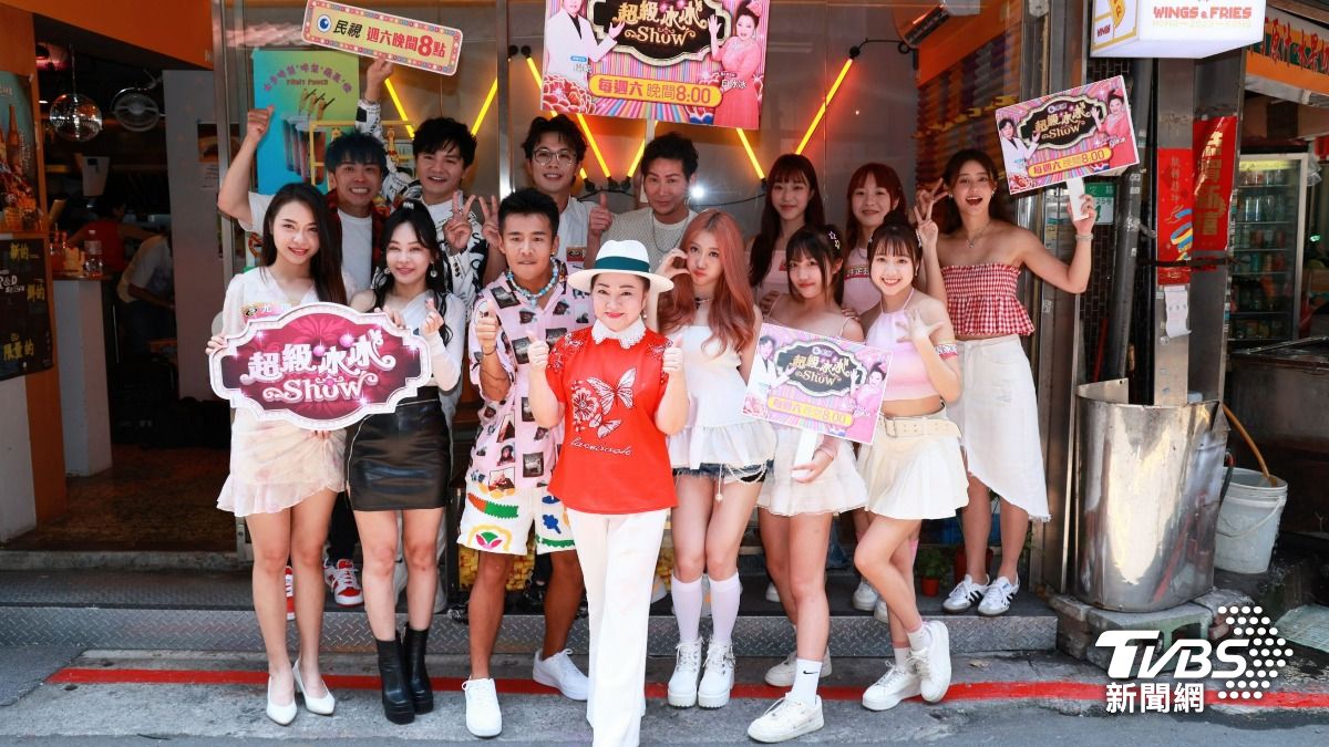 白冰冰帶藝人們現身西門町宣傳。(圖/趙世平攝)