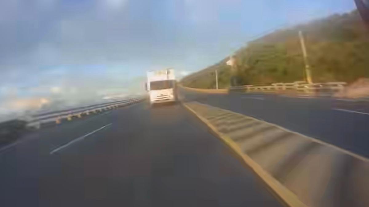 重機行車紀錄器畫面。(圖/翻攝自臉書)