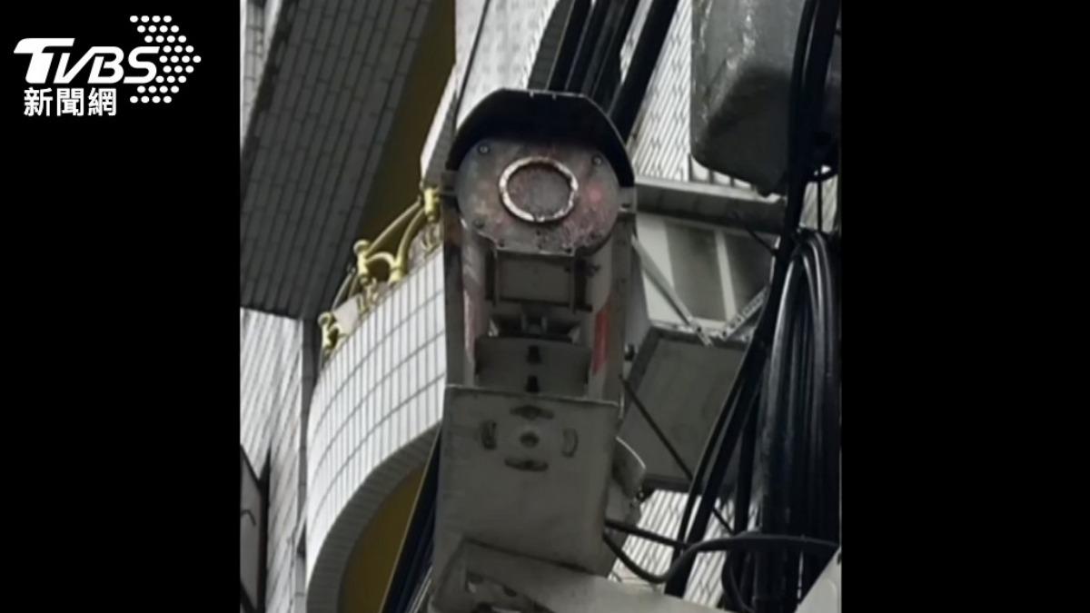 監視器遭漆料噴黑。（圖／TVBS資料畫面）