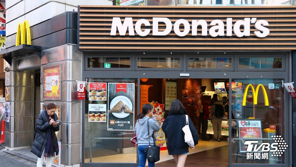 日本大型速食連鎖店「麥當勞」今傳有高達三成的店面因不明原因,收銀機無法正常運作,造成一部分的店舖暫停營業。(圖/達志影像Shutterstock)
