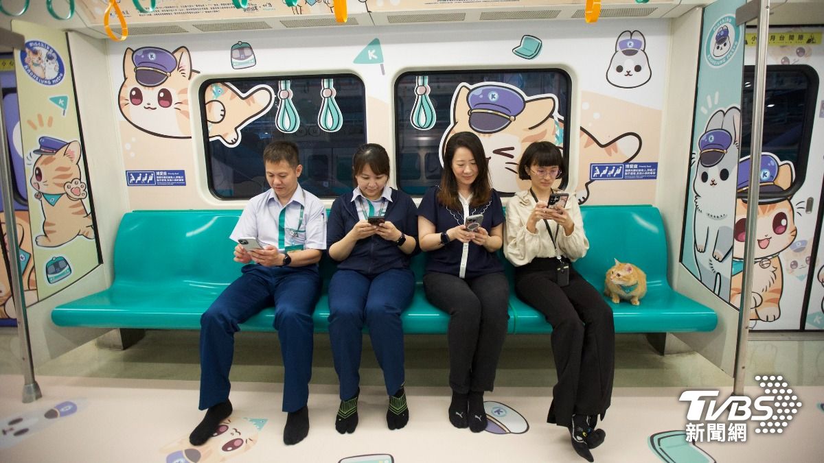高捷蜜柑站長＋ㄇㄚˊ幾兔夢幻彩繪列車曝光　還有超萌主題車站