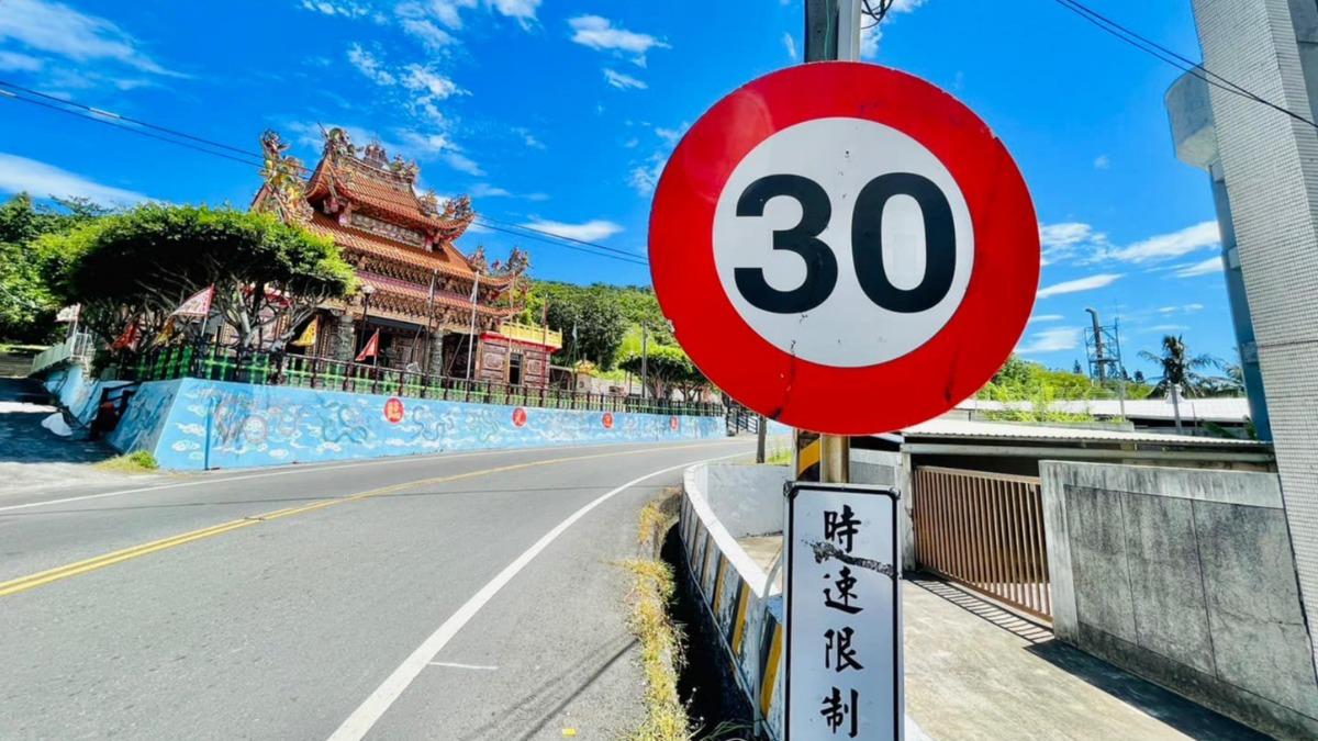 志工呼籲民眾環島時可以將車速降到時速30公里。（圖／陸蟹志工提供）