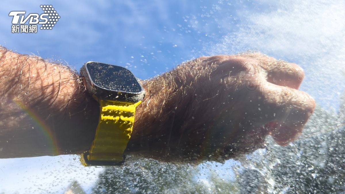 衝浪男被捲進大浪又抽筋!靠Apple Watch逃過死神