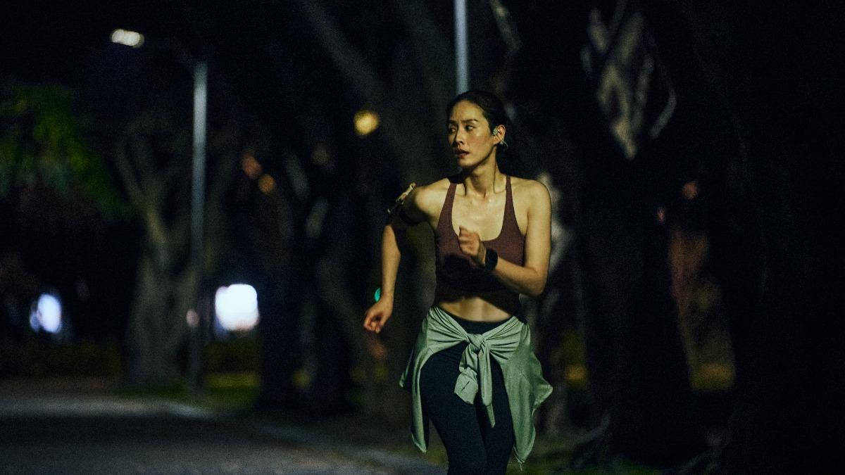 曾愷玹詮釋在公園夜跑遇害的女子。(圖/CATCHPLAY+提供)