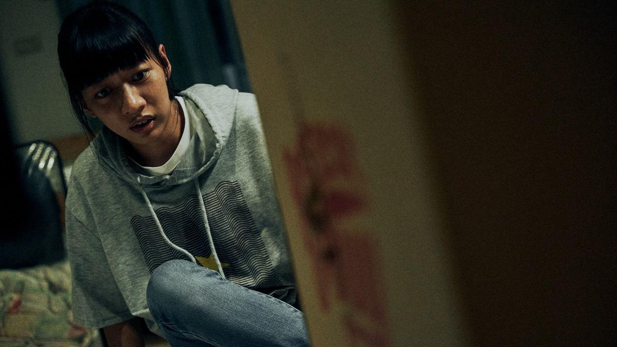 陳妤代收大包裹卻發生意料之外的狀況。(圖/CATCHPLAY+提供)