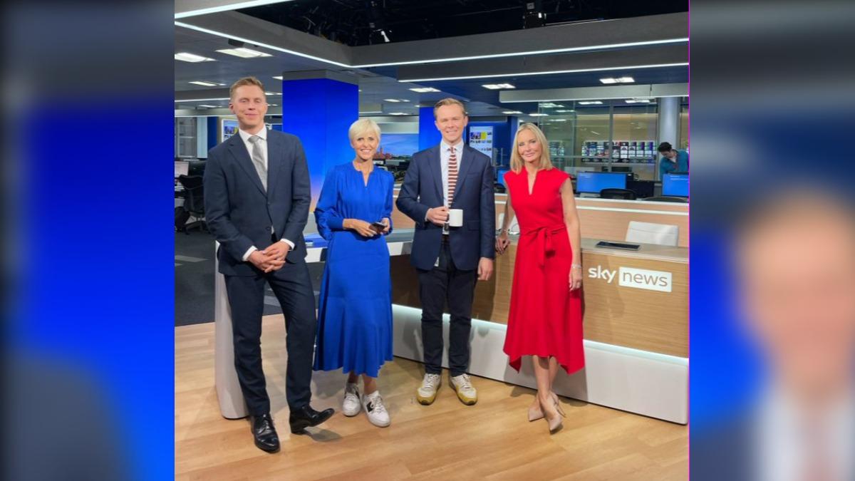 Sky news主播們乾脆先吃早餐。（圖／翻攝自 X SkyJacquie）